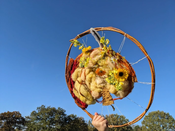 herfstzon op een rond weefgetouw